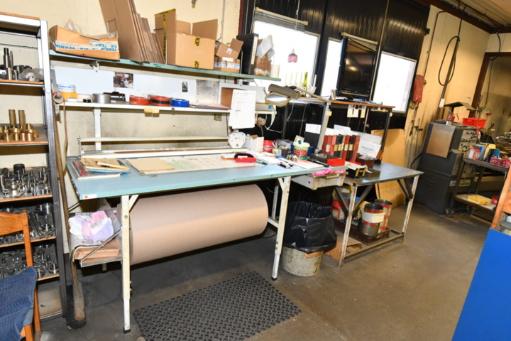 1393343-1 Packing bench and more