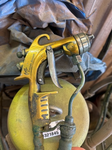 1321845-5 Kremlin Reason 40-25 och färgspruta