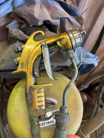 1321845-6 Kremlin Reason 40-25 och färgspruta