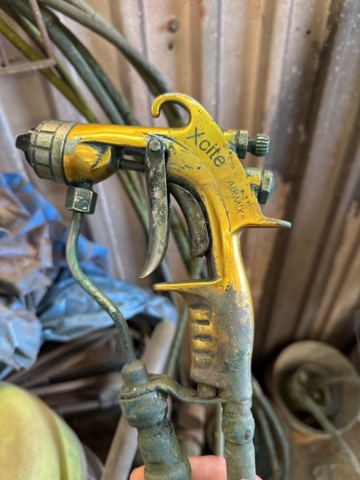 1321845-7 Kremlin Reason 40-25 och färgspruta