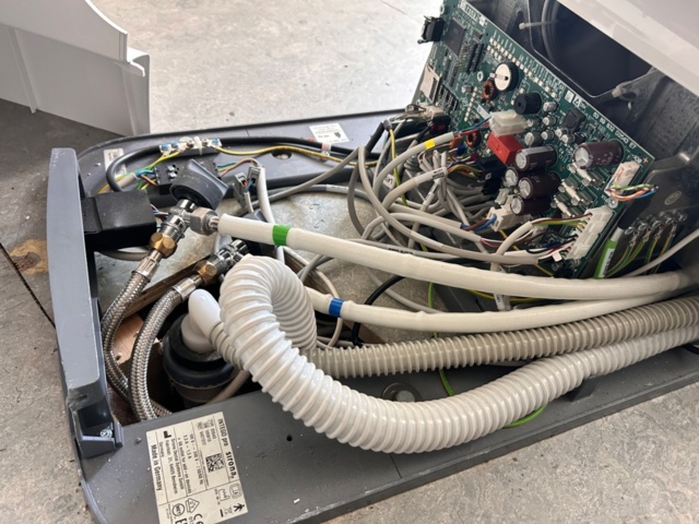 1390179-51 Tandläkarklinik: Intego pro tandläkarstol, röntgen, lampa, autoklav