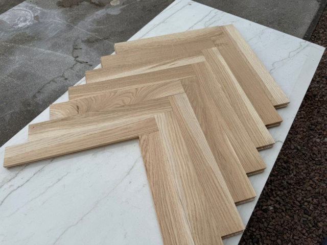 1394368-1 Solid herringbone parquet in Oak, 220 sq m.