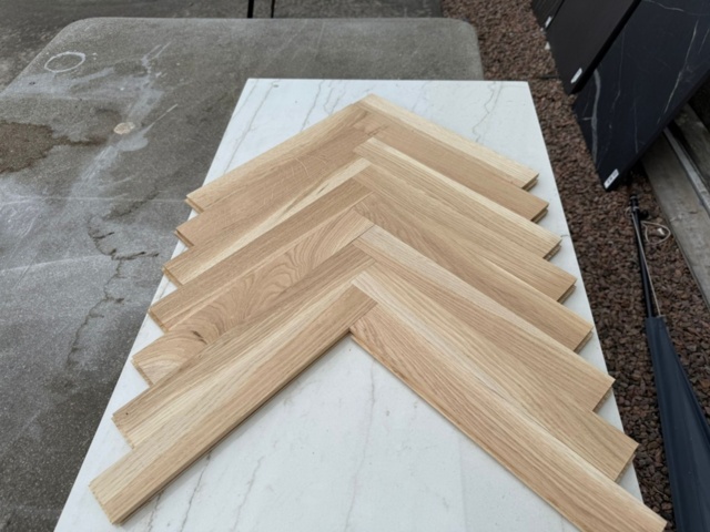 1394368-4 Solid herringbone parquet in Oak, 220 sq m.