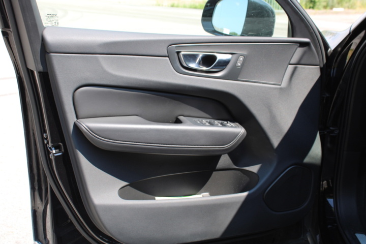 1391989-13 Volvo XC60 B4 AWD Geartronic, 197hp, 2022