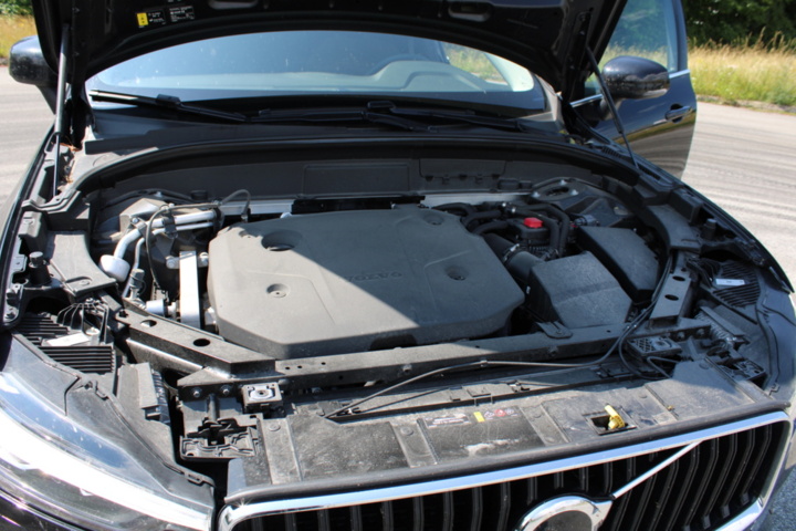 1391989-15 Volvo XC60 B4 AWD Geartronic, 197hp, 2022