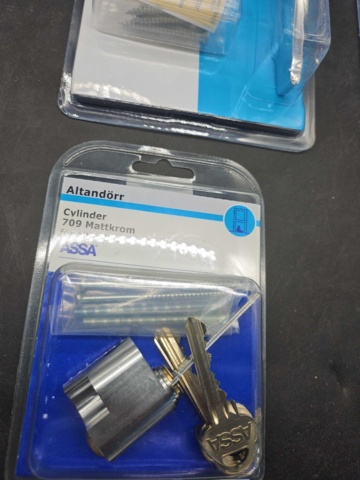 1394399-8 Door handles & cylinders – ASSA