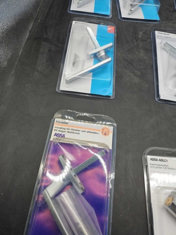 1394399-10 Door handles & cylinders – ASSA