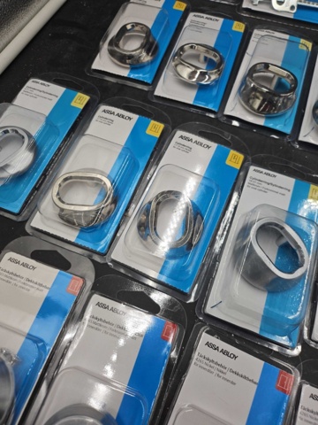 1394400-4 Cylinderringar och låsdetaljer  – Assa Abloy, blandade modeller