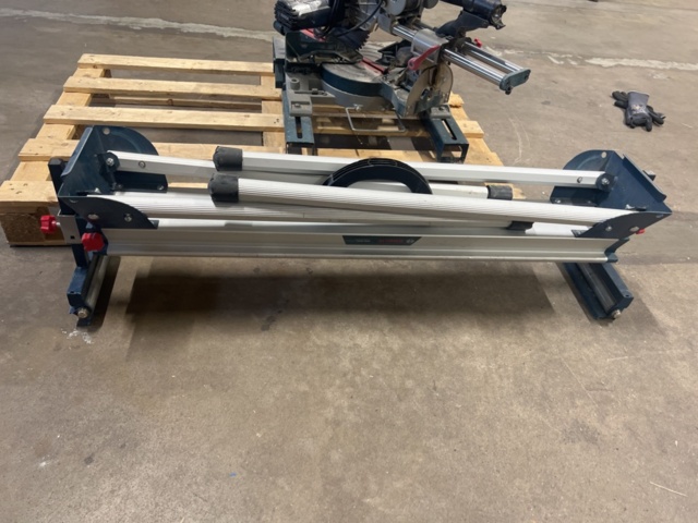 1325791-5 Kap- och gersåg med sågbord - Bosch GCM 8 SJL