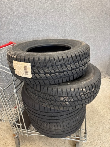 1388645-1 MS däck nya 215/70R 15c, sommardäck 2st nya 235/45 ZR18
