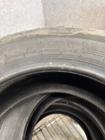 1388645-3 MS däck nya 215/70R 15c, sommardäck 2st nya 235/45 ZR18