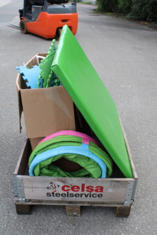 1388658-2 Bollhav, rutschkana, bollar, ställningsmaterial med mera