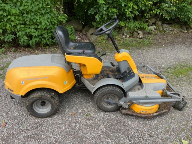 1395214-1 Riding lawn mower Stiga Park Royal 4WD 2011