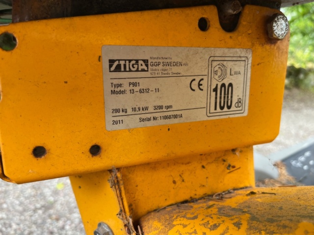 1395214-5 Riding lawn mower Stiga Park Royal 4WD 2011