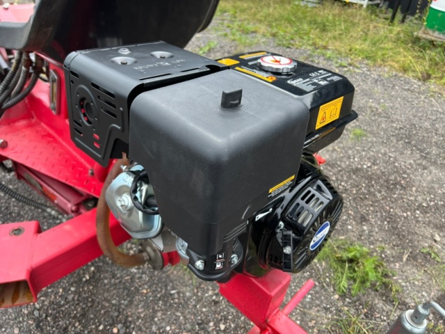 1395228-9 Minigrävare till ATV