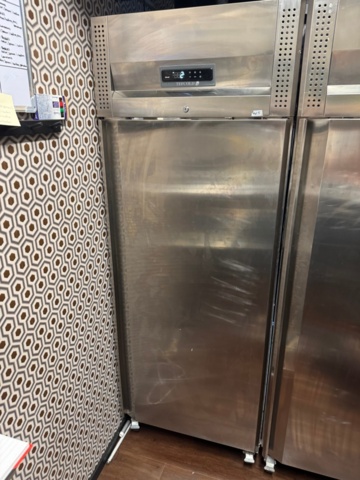 1199544-1 Refrigerator on wheels – TEFCOLD RK710-P