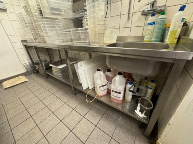 1199551-1 Rostfri diskbänk med ho – För restaurang/storkök