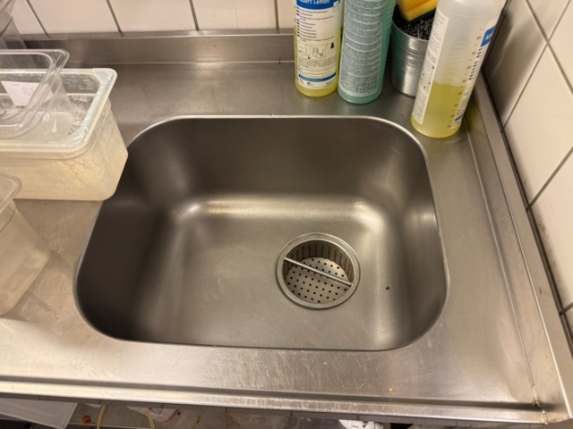 1199551-2 Rostfri diskbänk med ho – För restaurang/storkök