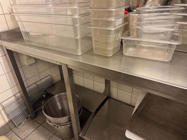 1199551-3 Rostfri diskbänk med ho – För restaurang/storkök