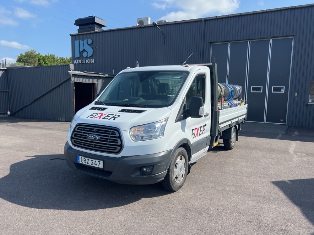1351292-1 Skåpbil med Softwash/högtrycksenhet och högtrycksrack Ford Transit 350 Chassi Cab -2015