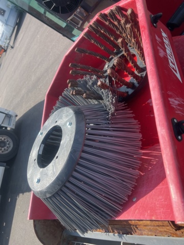 1351289-14 Redskapsbärare med hetvattentvätt och tillbehör - Timan 3400