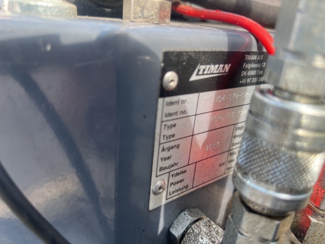 1351289-19 Redskapsbärare med hetvattentvätt och tillbehör - Timan 3400