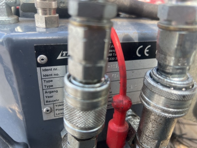 1351289-20 Redskapsbärare med hetvattentvätt och tillbehör - Timan 3400