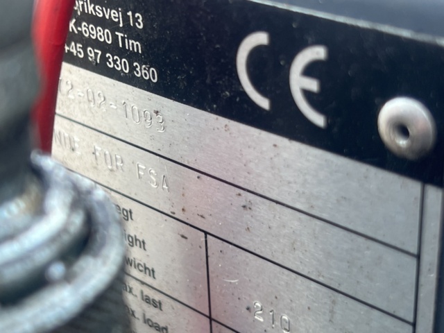 1351289-22 Redskapsbärare med hetvattentvätt och tillbehör - Timan 3400