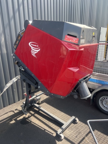 1351289-31 Redskapsbärare med hetvattentvätt och tillbehör - Timan 3400