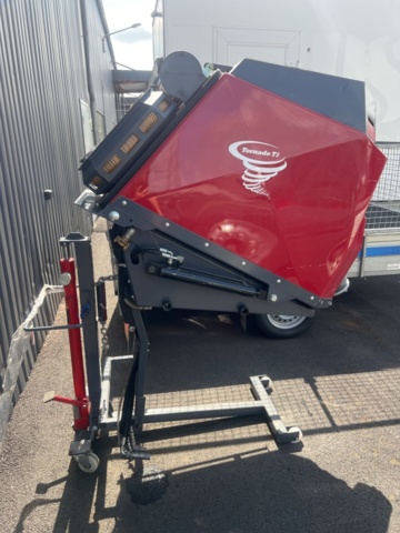 1351289-35 Redskapsbärare med hetvattentvätt och tillbehör - Timan 3400