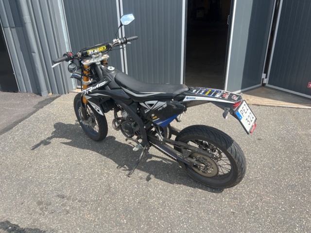 1351299-6 Moped Rieju MRT 50 SM 0.05 Manuell, 3hk -2017 (Reparationsobjekt)