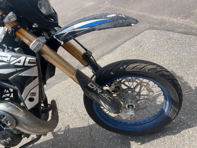 1351299-17 Moped Rieju MRT 50 SM 0.05 Manuell, 3hk -2017 (Reparationsobjekt)