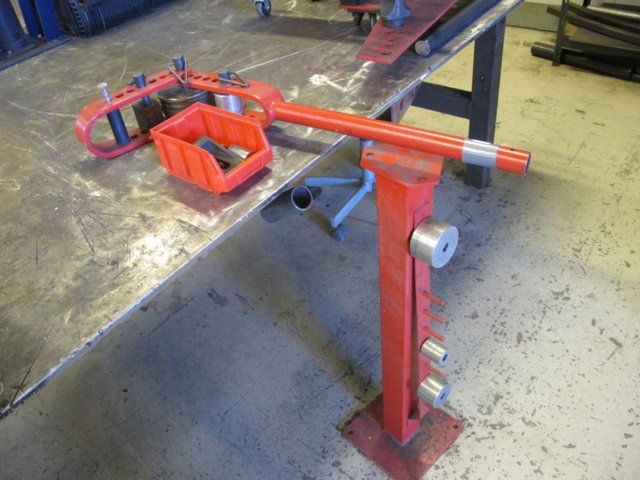 1303008-1 Bockmaskin med ställning