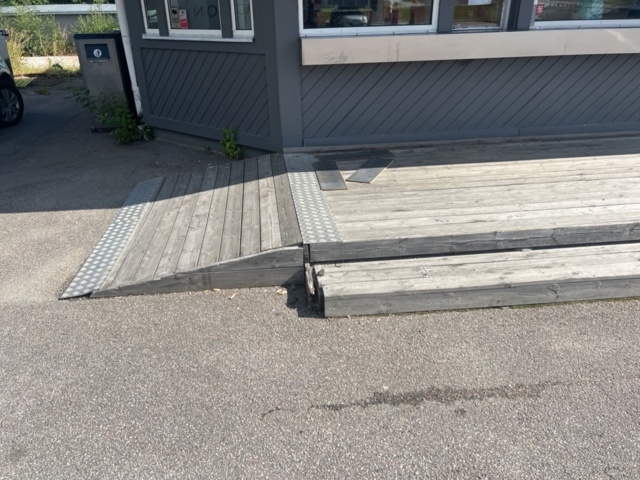 1395336-3 Altandäck i trätrall för demontering