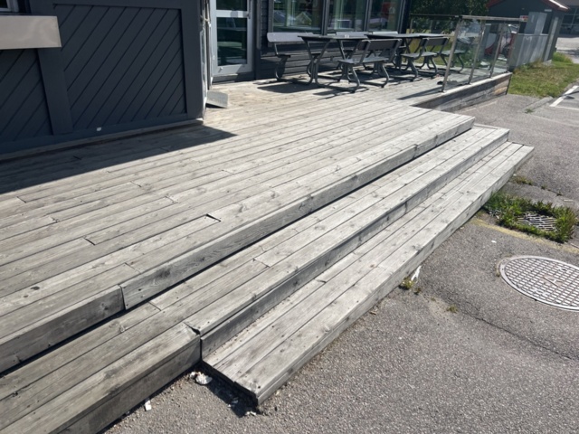 1395336-5 Altandäck i trätrall för demontering