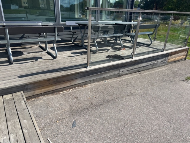 1395336-7 Altandäck i trätrall för demontering