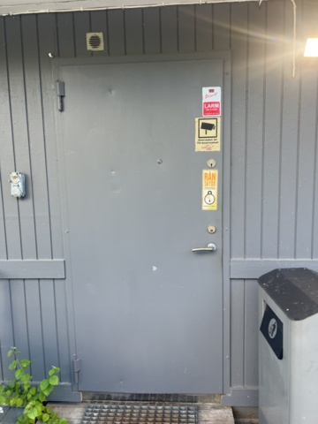 1395338-1 Ytterdörrar 2 st för demontering