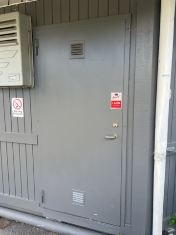 1395338-2 Ytterdörrar 2 st för demontering