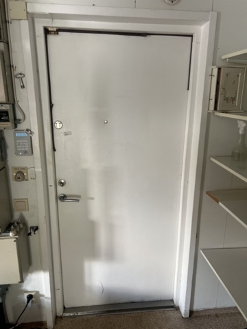 1395338-3 Ytterdörrar 2 st för demontering