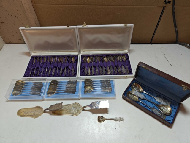 1130241-1 Stort parti silverskedar 48 delar