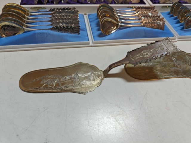 1130241-7 Stort parti silverskedar 48 delar