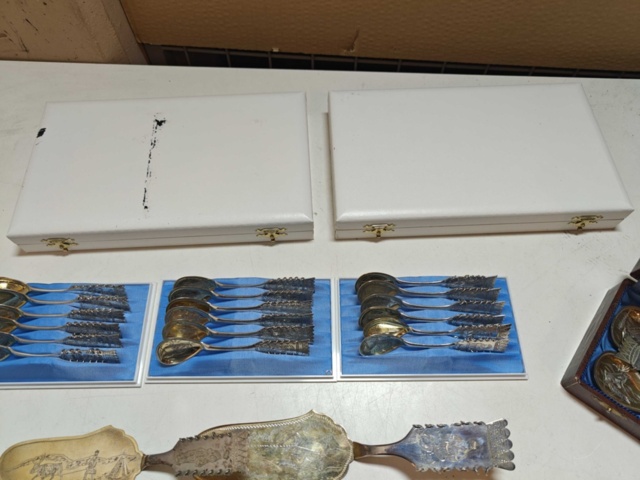 1130241-15 Stort parti silverskedar 48 delar