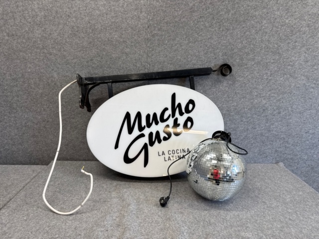 Skylt med logotyp och discokula - Auktioner online - Nätauktioner ...