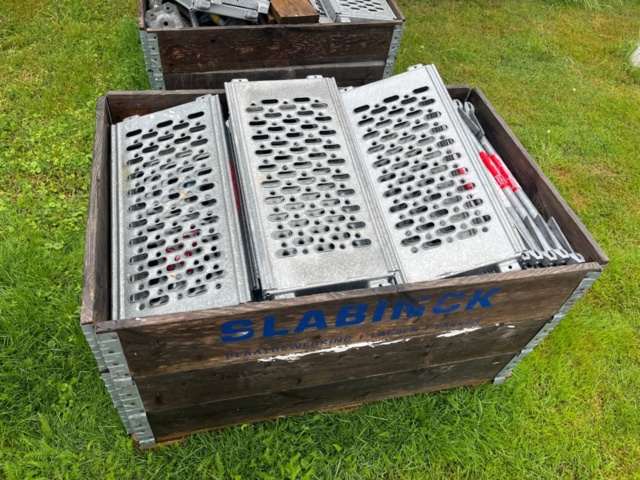 1351305-7 Samling med byggställningsdelar - Altrad, Layher, Combisafe