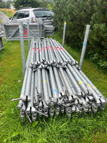 1351305-10 Samling med byggställningsdelar - Altrad, Layher, Combisafe