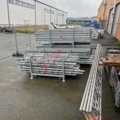 1351305-28 Samling med byggställningsdelar - Altrad, Layher, Combisafe