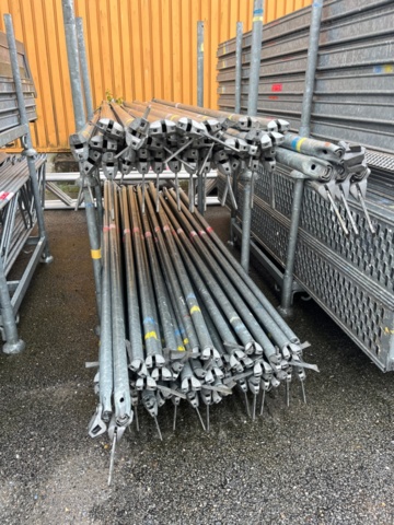 1351305-15 Samling med byggställningsdelar - Altrad, Layher, Combisafe