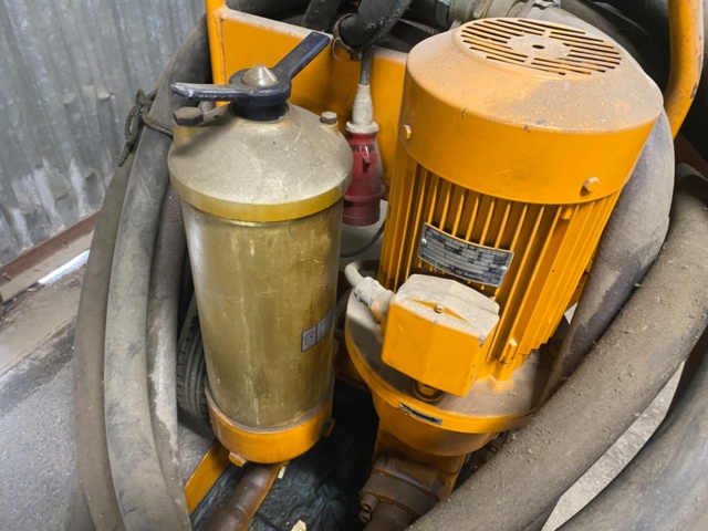 1398867-3 Oil/Fuel pump with filter