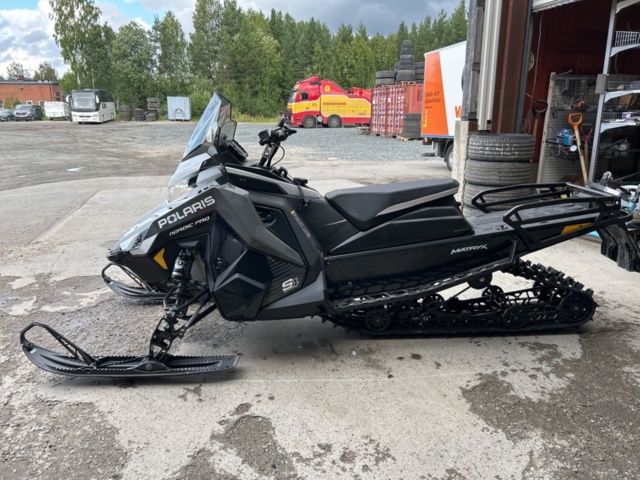 1377897-4 Snöskoter Polaris Nordic Pro S4 146 7S -2024 (979km)