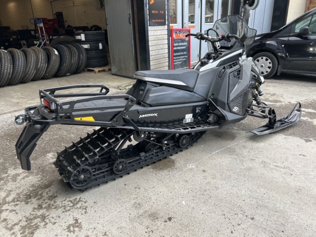 1377897-7 Snöskoter Polaris Nordic Pro S4 146 7S -2024 (979km)